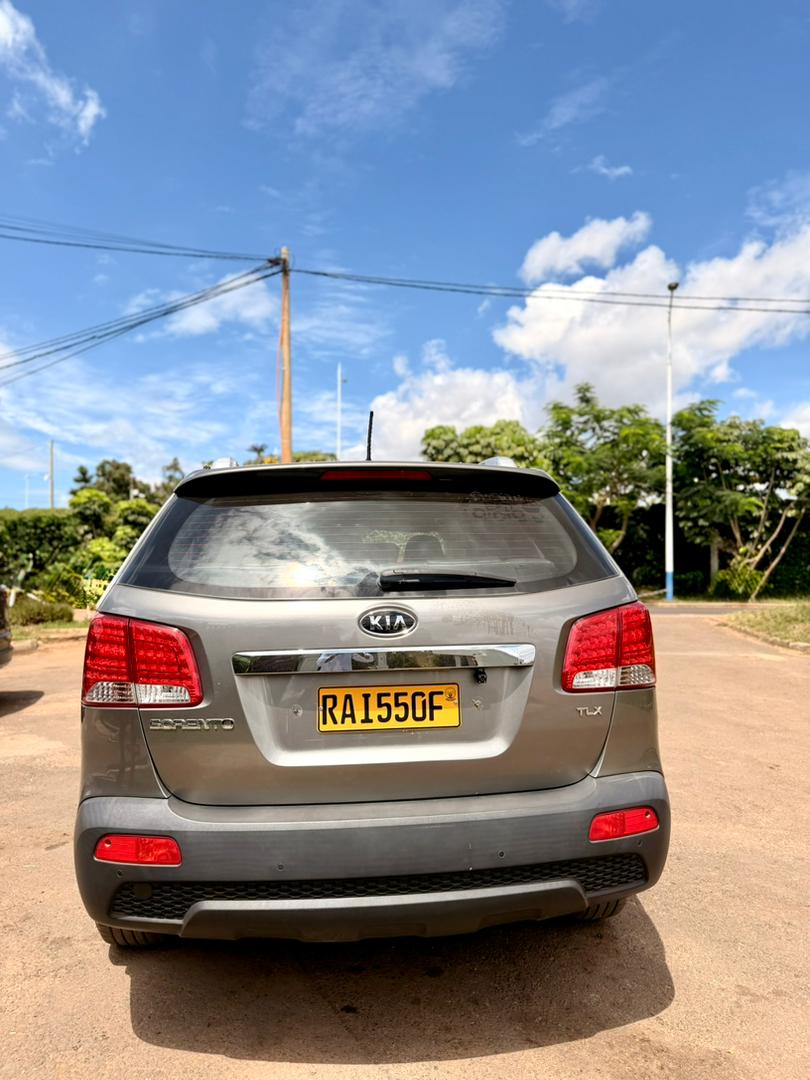 KIA SORENTO 2011 Gallery Image