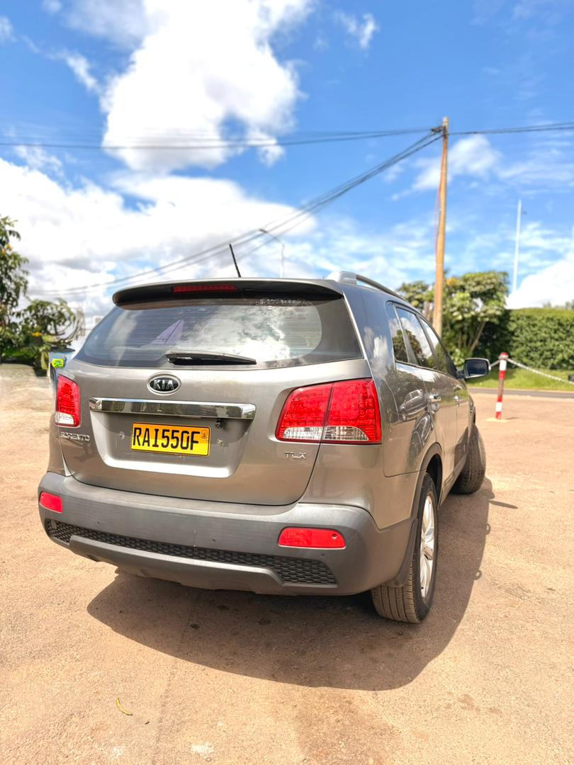 KIA SORENTO 2011 Gallery Image
